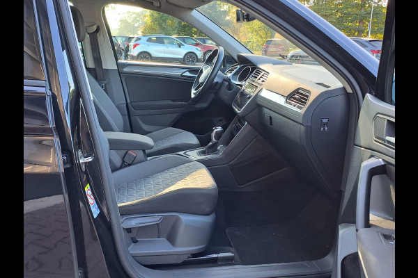 Volkswagen Tiguan 1.5 TSI Life Business | All-seasons | Trekhaak | Elek. klep | Stoelverwarming | Keyless  | Camera |