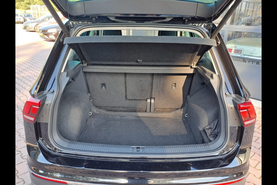 Volkswagen Tiguan 1.5 TSI Life Business | All-seasons | Trekhaak | Elek. klep | Stoelverwarming | Keyless  | Camera |