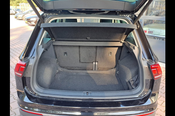 Volkswagen Tiguan 1.5 TSI Life Business | All-seasons | Trekhaak | Elek. klep | Stoelverwarming | Keyless  | Camera |