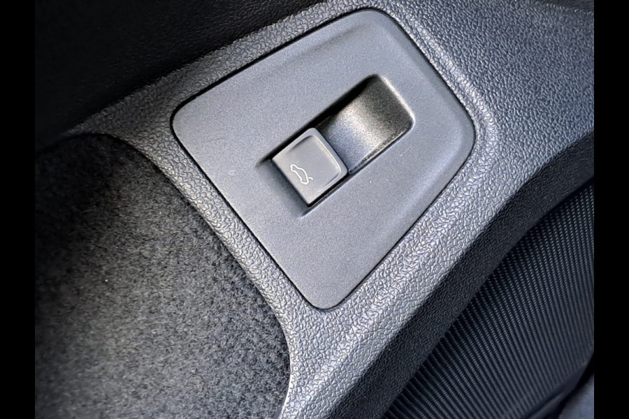 Volkswagen Tiguan 1.5 TSI Life Business | All-seasons | Trekhaak | Elek. klep | Stoelverwarming | Keyless  | Camera |