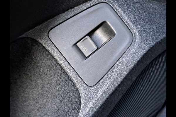 Volkswagen Tiguan 1.5 TSI Life Business | All-seasons | Trekhaak | Elek. klep | Stoelverwarming | Keyless  | Camera |