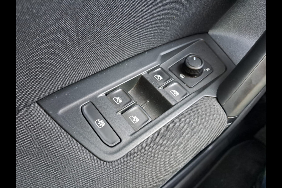 Volkswagen Tiguan 1.5 TSI Life Business | All-seasons | Trekhaak | Elek. klep | Stoelverwarming | Keyless  | Camera |