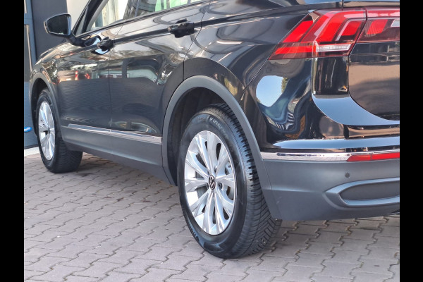 Volkswagen Tiguan 1.5 TSI Life Business | All-seasons | Trekhaak | Elek. klep | Stoelverwarming | Keyless  | Camera |