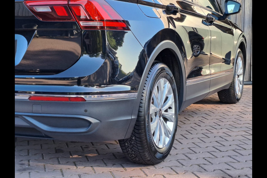 Volkswagen Tiguan 1.5 TSI Life Business | All-seasons | Trekhaak | Elek. klep | Stoelverwarming | Keyless  | Camera |