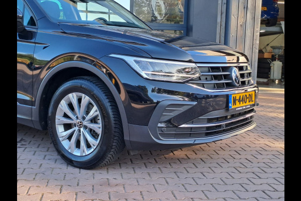 Volkswagen Tiguan 1.5 TSI Life Business | All-seasons | Trekhaak | Elek. klep | Stoelverwarming | Keyless  | Camera |