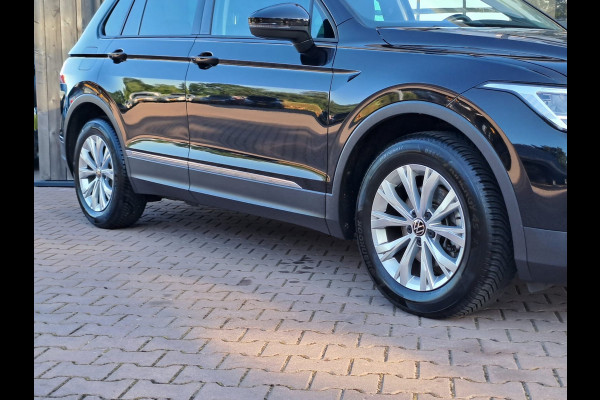 Volkswagen Tiguan 1.5 TSI Life Business | All-seasons | Trekhaak | Elek. klep | Stoelverwarming | Keyless  | Camera |