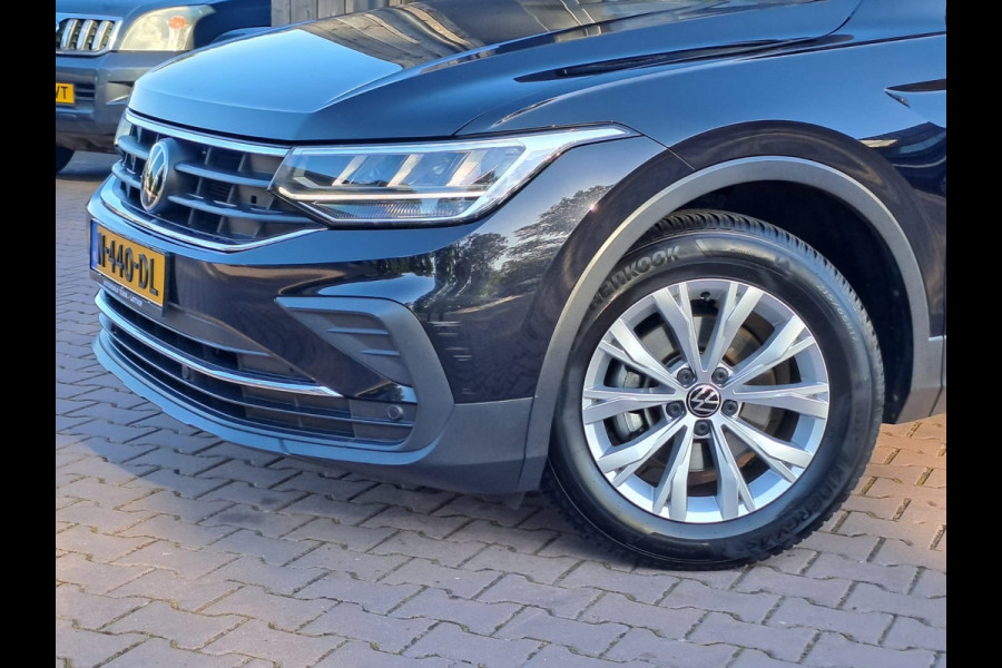 Volkswagen Tiguan 1.5 TSI Life Business | All-seasons | Trekhaak | Elek. klep | Stoelverwarming | Keyless  | Camera |