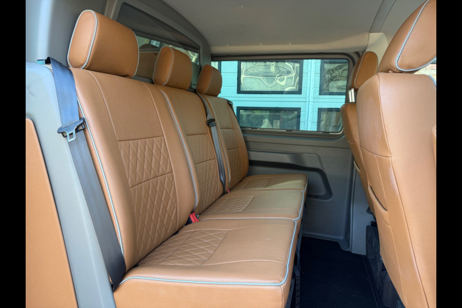 Volkswagen Transporter 2.0 TDI 150pk Bulli - DC Leder - NL-Auto 1ste Eigenaar - Two Tone