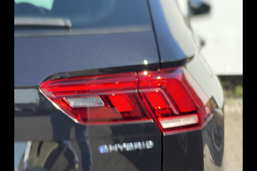 Volkswagen Tiguan 1.4 TSI eHybrid Elegance | Pano | Trekhaak | LED | Virtual Cockpit