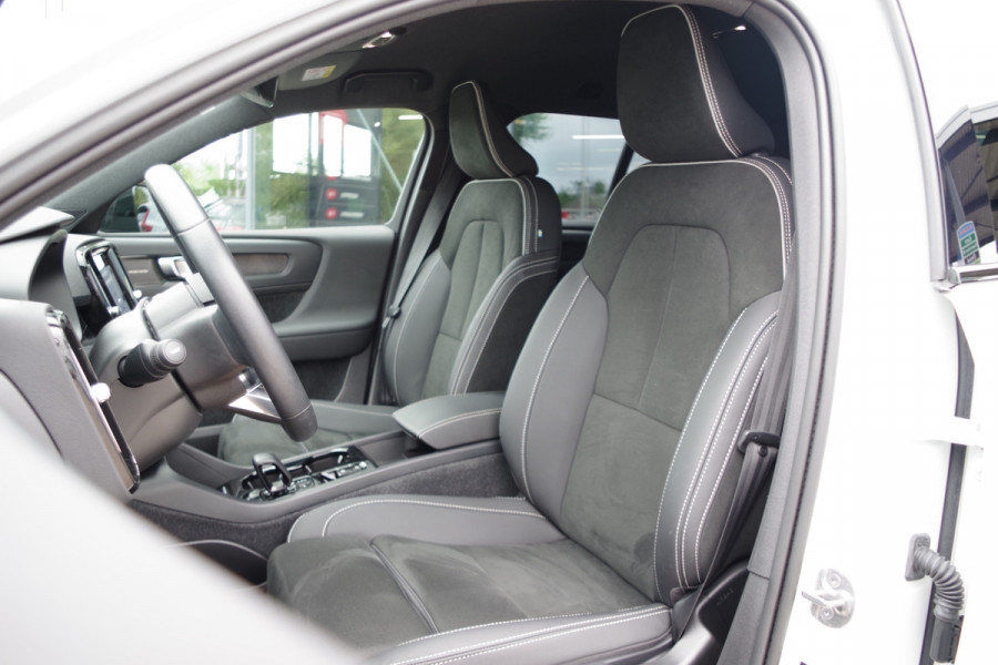 Volvo XC40 1.5 T4 Plug-In Hybrid Ultimate Dark 211 PK, 360 Camera, Leder-Alcantara, H/K Sound