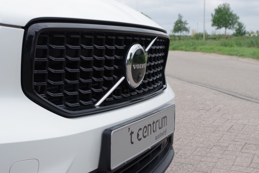 Volvo XC40 1.5 T4 Plug-In Hybrid Ultimate Dark 211 PK, 360 Camera, Leder-Alcantara, H/K Sound