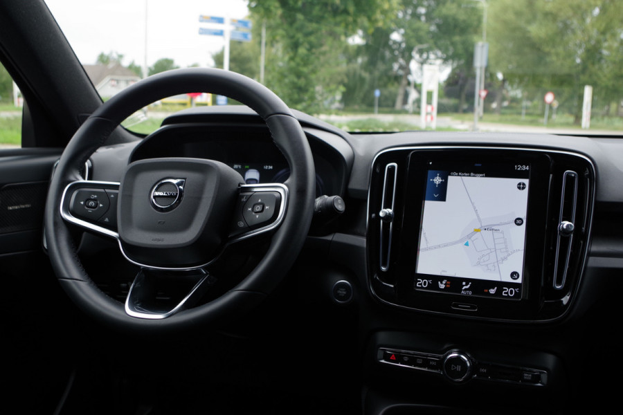 Volvo XC40 1.5 T4 Plug-In Hybrid Ultimate Dark 211 PK, 360 Camera, Leder-Alcantara, H/K Sound