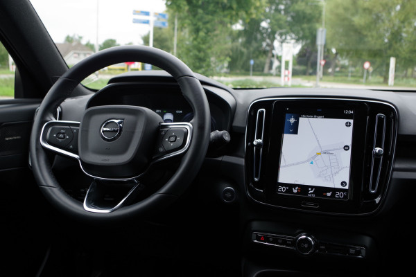 Volvo XC40 1.5 T4 Plug-In Hybrid Ultimate Dark 211 PK, 360 Camera, Leder-Alcantara, H/K Sound