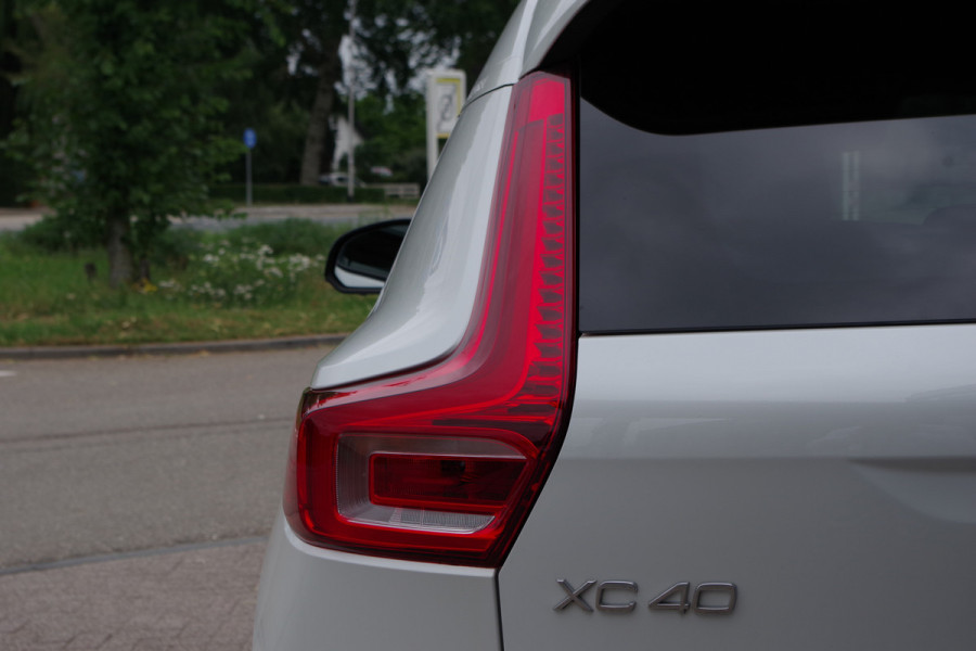 Volvo XC40 1.5 T4 Plug-In Hybrid Ultimate Dark 211 PK, 360 Camera, Leder-Alcantara, H/K Sound