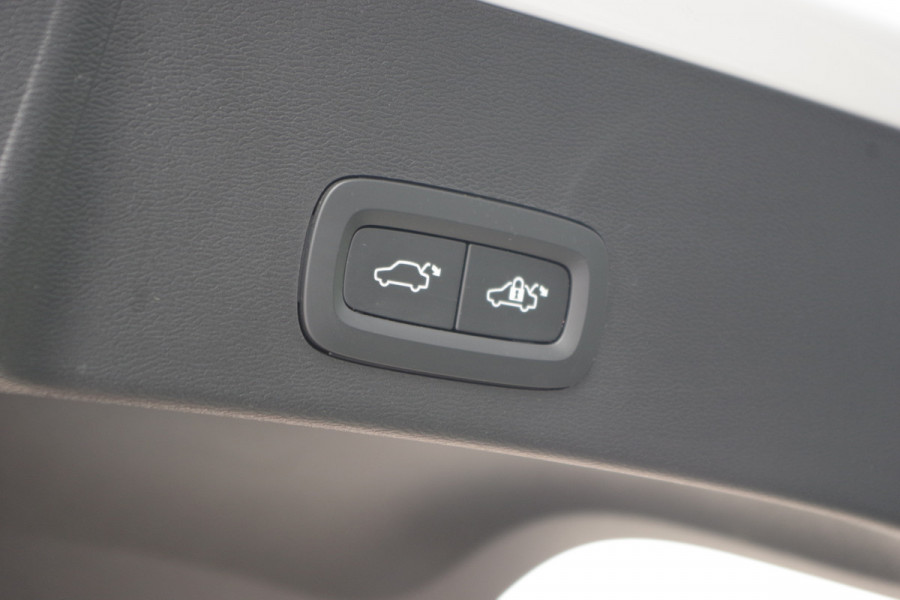 Volvo XC40 1.5 T4 Plug-In Hybrid Ultimate Dark 211 PK, 360 Camera, Leder-Alcantara, H/K Sound