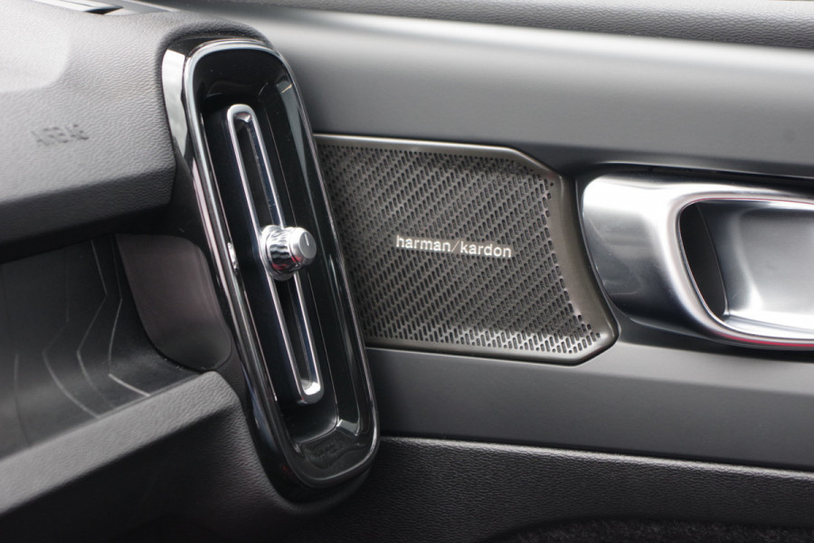 Volvo XC40 1.5 T4 Plug-In Hybrid Ultimate Dark 211 PK, 360 Camera, Leder-Alcantara, H/K Sound