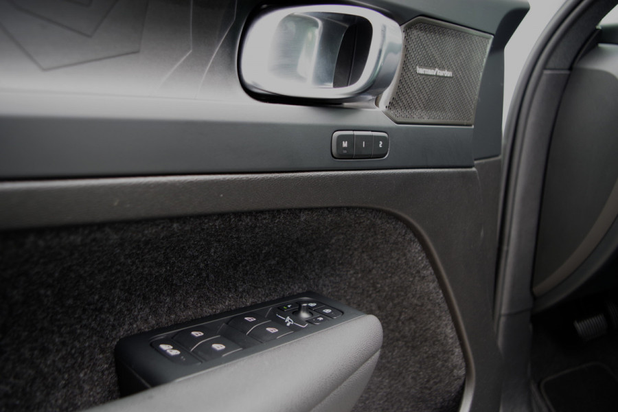 Volvo XC40 1.5 T4 Plug-In Hybrid Ultimate Dark 211 PK, 360 Camera, Leder-Alcantara, H/K Sound