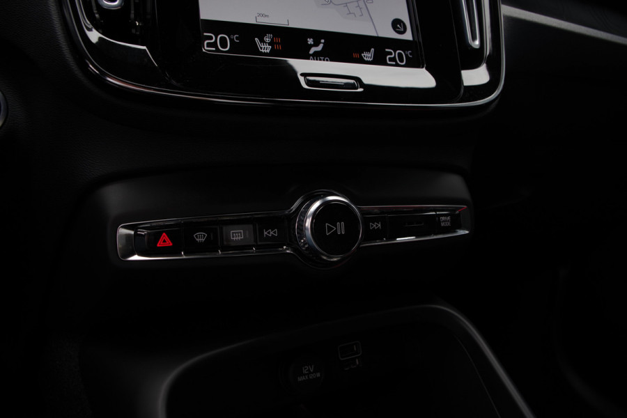 Volvo XC40 1.5 T4 Plug-In Hybrid Ultimate Dark 211 PK, 360 Camera, Leder-Alcantara, H/K Sound