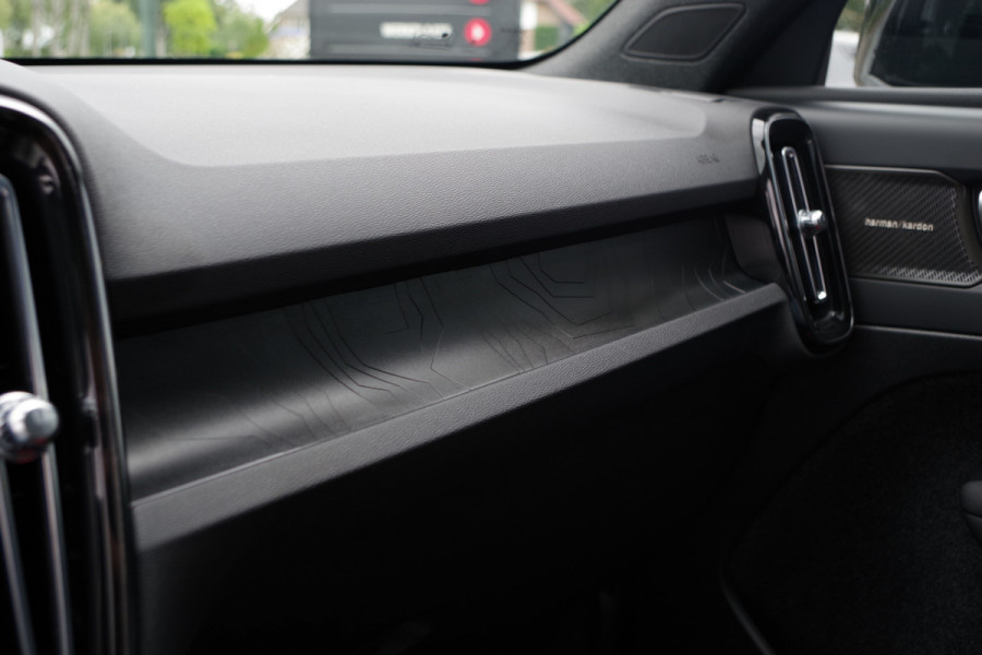 Volvo XC40 1.5 T4 Plug-In Hybrid Ultimate Dark 211 PK, 360 Camera, Leder-Alcantara, H/K Sound