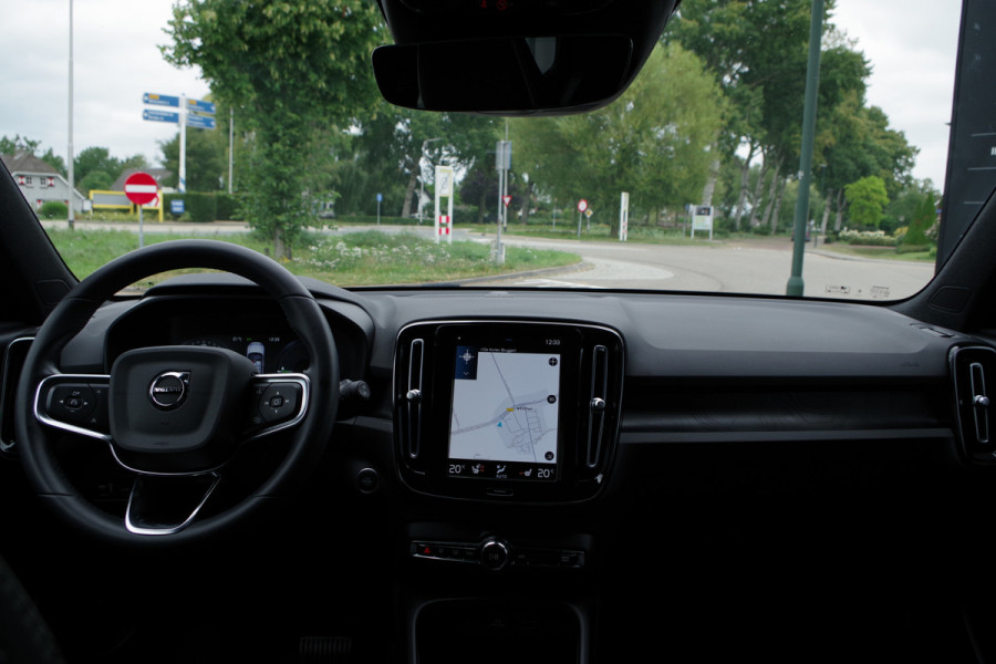 Volvo XC40 1.5 T4 Plug-In Hybrid Ultimate Dark 211 PK, 360 Camera, Leder-Alcantara, H/K Sound