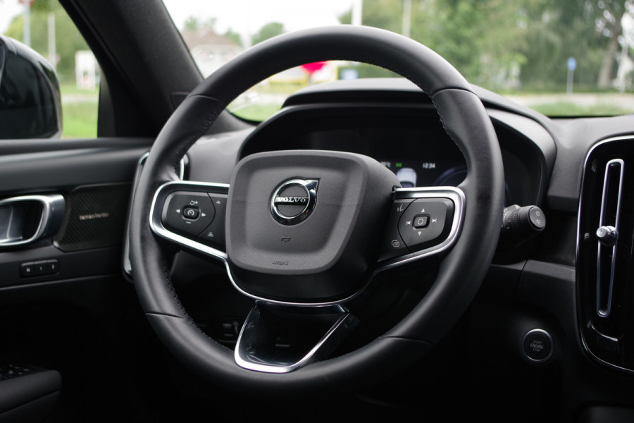 Volvo XC40 1.5 T4 Plug-In Hybrid Ultimate Dark 211 PK, 360 Camera, Leder-Alcantara, H/K Sound