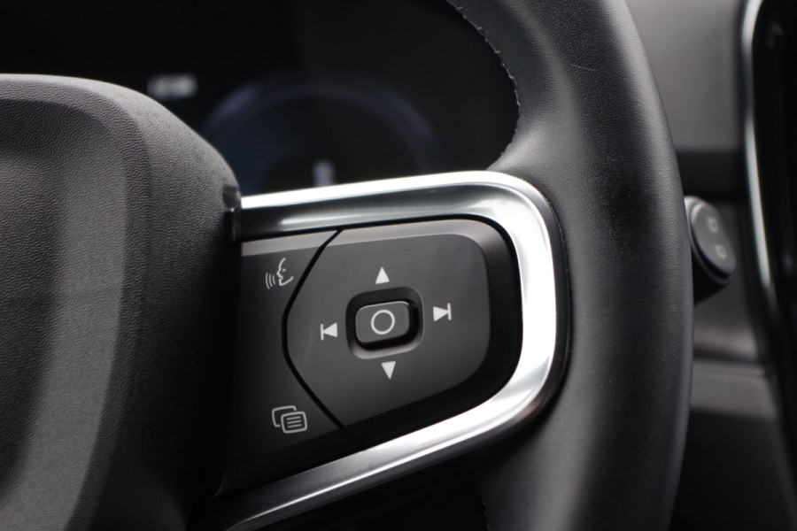 Volvo XC40 1.5 T4 Plug-In Hybrid Ultimate Dark 211 PK, 360 Camera, Leder-Alcantara, H/K Sound