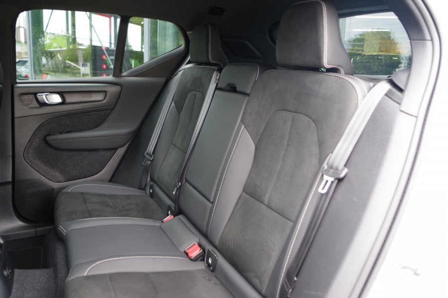Volvo XC40 1.5 T4 Plug-In Hybrid Ultimate Dark 211 PK, 360 Camera, Leder-Alcantara, H/K Sound
