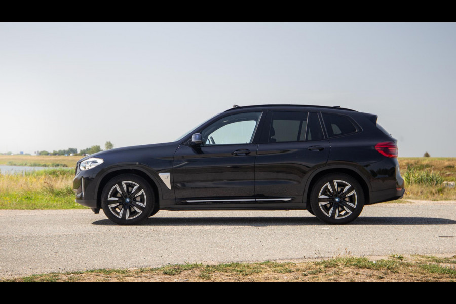 BMW iX3 High Executive 80 kWh PANORAMADAK / CARPLAY / BRUIN LEER / NAVI
