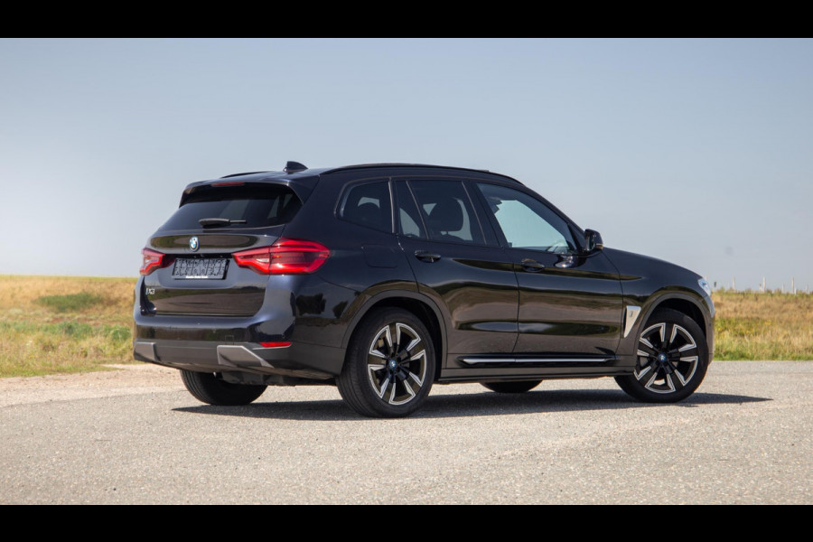 BMW iX3 High Executive 80 kWh PANORAMADAK / CARPLAY / BRUIN LEER / NAVI