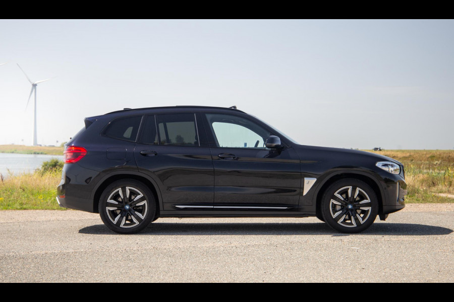BMW iX3 High Executive 80 kWh PANORAMADAK / CARPLAY / BRUIN LEER / NAVI