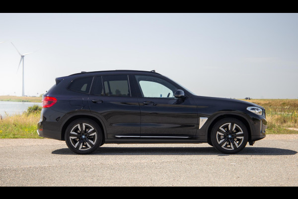 BMW iX3 High Executive 80 kWh PANORAMADAK / CARPLAY / BRUIN LEER / NAVI