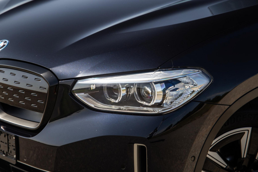 BMW iX3 High Executive 80 kWh PANORAMADAK / CARPLAY / BRUIN LEER / NAVI