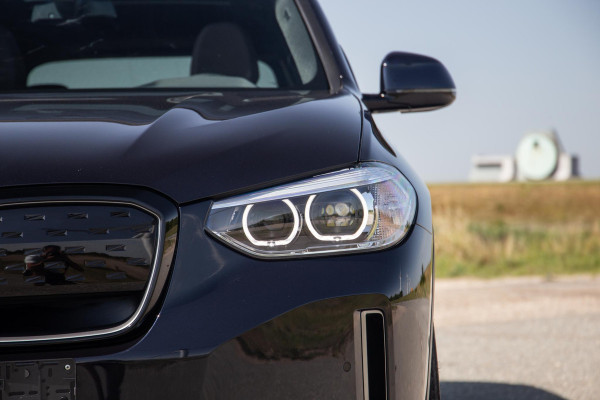 BMW iX3 High Executive 80 kWh PANORAMADAK / CARPLAY / BRUIN LEER / NAVI