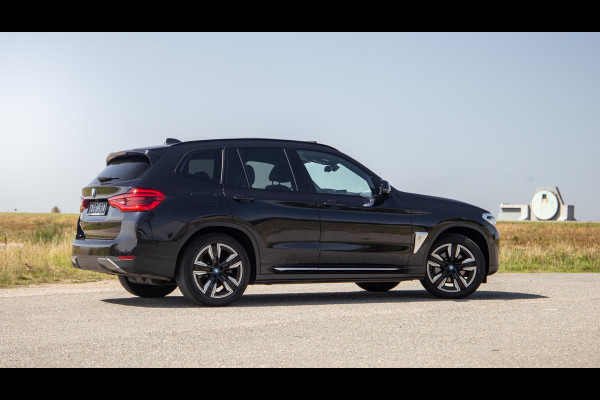 BMW iX3 High Executive 80 kWh PANORAMADAK / CARPLAY / BRUIN LEER / NAVI