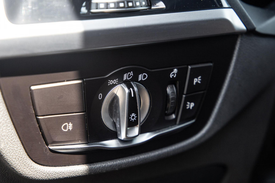 BMW iX3 High Executive 80 kWh PANORAMADAK / CARPLAY / BRUIN LEER / NAVI