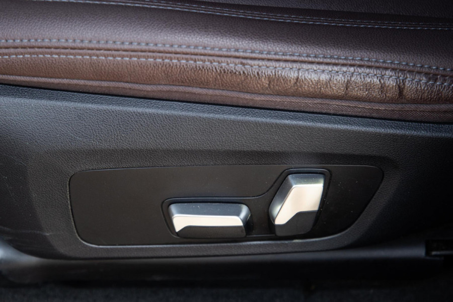 BMW iX3 High Executive 80 kWh PANORAMADAK / CARPLAY / BRUIN LEER / NAVI