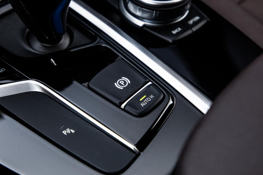 BMW iX3 High Executive 80 kWh PANORAMADAK / CARPLAY / BRUIN LEER / NAVI