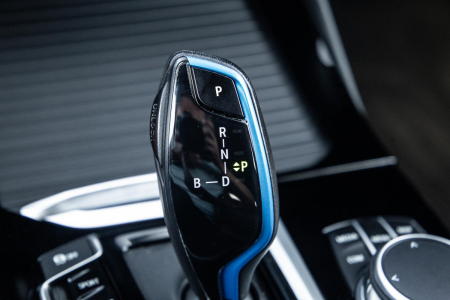 BMW iX3 High Executive 80 kWh PANORAMADAK / CARPLAY / BRUIN LEER / NAVI