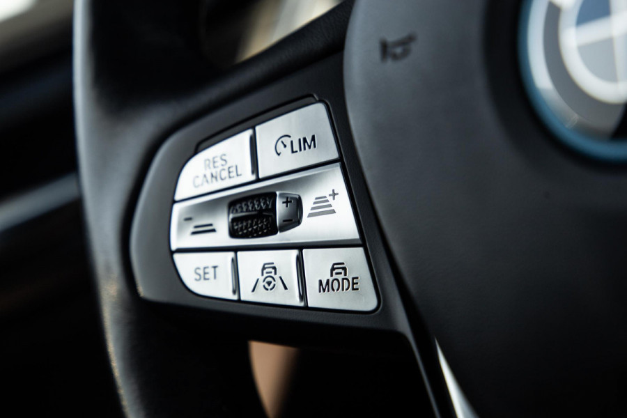 BMW iX3 High Executive 80 kWh PANORAMADAK / CARPLAY / BRUIN LEER / NAVI
