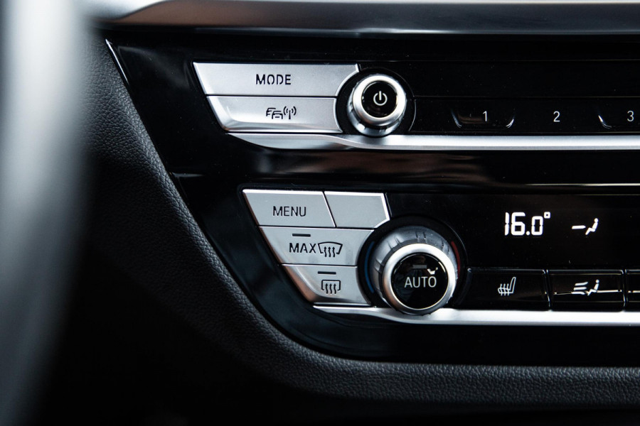 BMW iX3 High Executive 80 kWh PANORAMADAK / CARPLAY / BRUIN LEER / NAVI