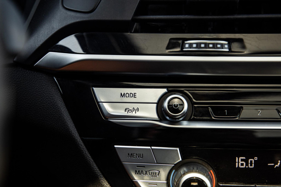 BMW iX3 High Executive 80 kWh PANORAMADAK / CARPLAY / BRUIN LEER / NAVI