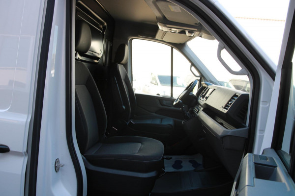 Volkswagen Crafter 35 2.0 TDI L3H2 trekgewicht 3 ton / App connect / Camera / Multi stuur