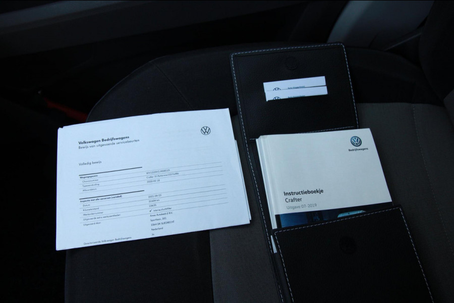 Volkswagen Crafter 35 2.0 TDI L3H2 trekgewicht 3 ton / App connect / Camera / Multi stuur