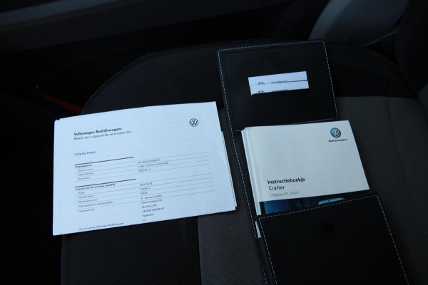 Volkswagen Crafter 35 2.0 TDI L3H2 trekgewicht 3 ton / App connect / Camera / Multi stuur