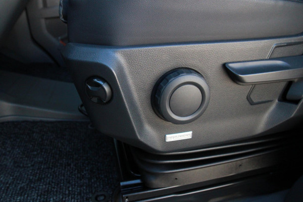 Volkswagen Crafter 35 2.0 TDI L3H2 trekgewicht 3 ton / App connect / Camera / Multi stuur