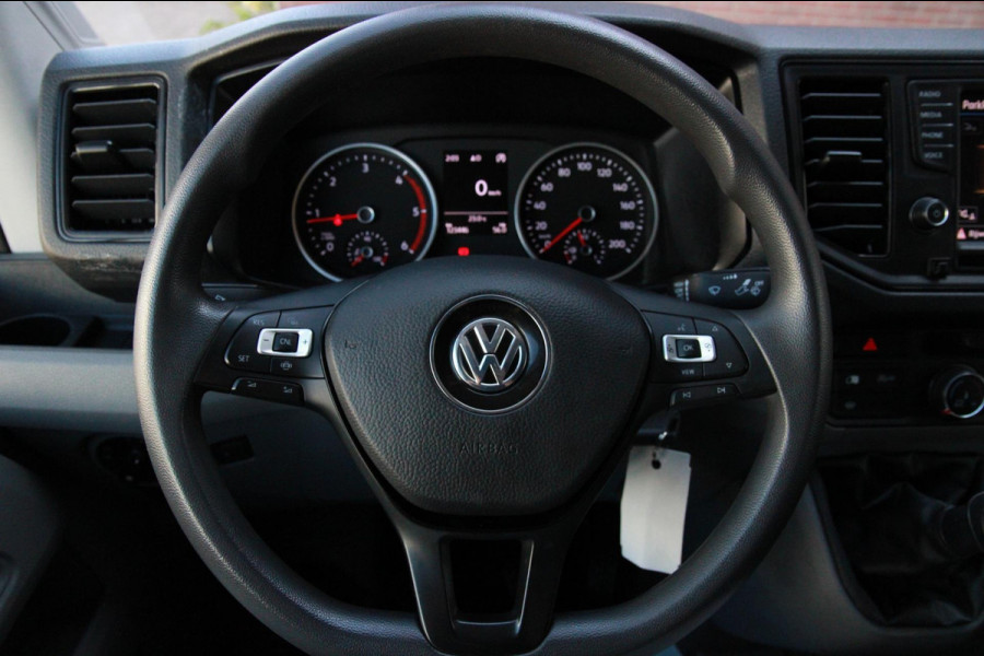 Volkswagen Crafter 35 2.0 TDI L3H2 trekgewicht 3 ton / App connect / Camera / Multi stuur