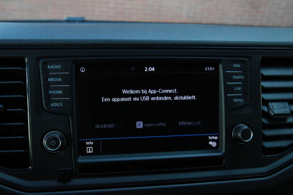 Volkswagen Crafter 35 2.0 TDI L3H2 trekgewicht 3 ton / App connect / Camera / Multi stuur