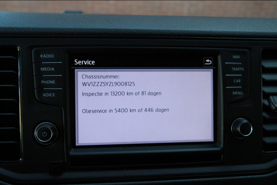 Volkswagen Crafter 35 2.0 TDI L3H2 trekgewicht 3 ton / App connect / Camera / Multi stuur