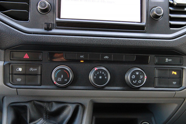 Volkswagen Crafter 35 2.0 TDI L3H2 trekgewicht 3 ton / App connect / Camera / Multi stuur