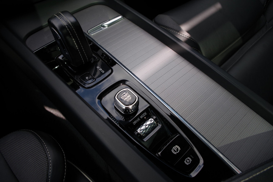 Volvo XC60 2.0 T8 AWD 409 PK Polestar Engineered PHEV, Panoramadak, Trekhaak, 360 Camera, H/K Sound, Winterpakket